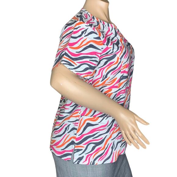 Runway By Cherokee NWT Scrub Top Multicolor Front Pockets Short Sleeve Size 2XL - Picture 4 of 9